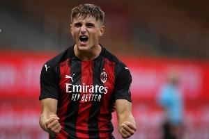 斯基拉：热那亚领跑米兰前锋科隆博争夺战，预计本周直接谈判