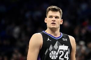 依旧香饽饽！美记：竞争对手们仍关注着凯斯勒在爵士的未来