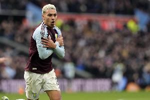 要价8000万！太阳报：阿森纳想买罗杰斯，昨天塔帅亲自祝贺他得奖