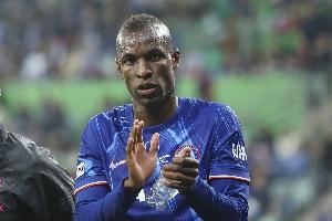 记者：拜仁与蓝军关于杰克逊交易几乎达一致，形式租借+买断选项