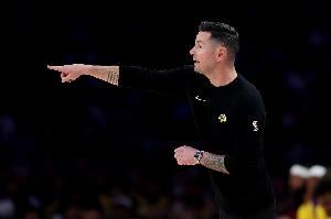 湖人魔鬼体能训练：34秒6个全场折返 第二组60秒10个 最后再来6个